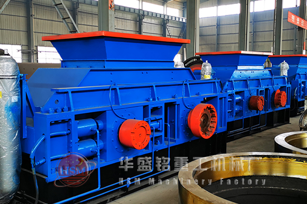 1510型液壓對輥破碎機裝車發往安徽桐城 